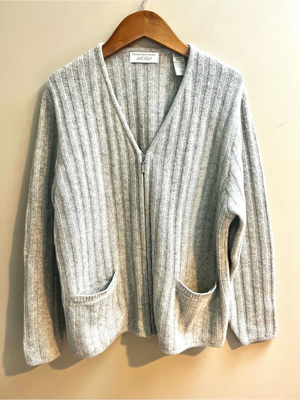 Lord & Taylor light Gray Ribbed Zip-Front Women's Sweater Cardigan. L